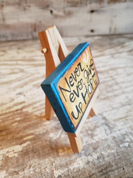 Mini Canvas & Easel-Never Give up Hope